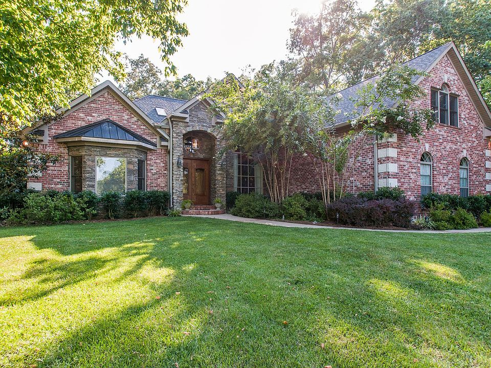 1st image of 1009 Cliff View Dr N