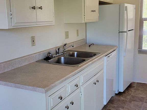 4th image of 5877 Baltimore Dr APT 4