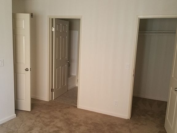 3rd image of 545 S Manhattan Pl