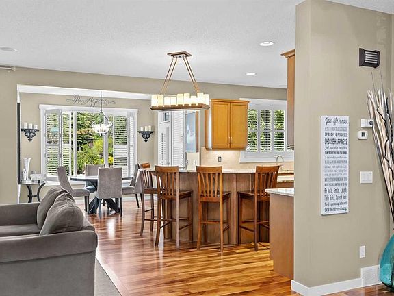 3rd image of 113 S Tusslewood Bay NW