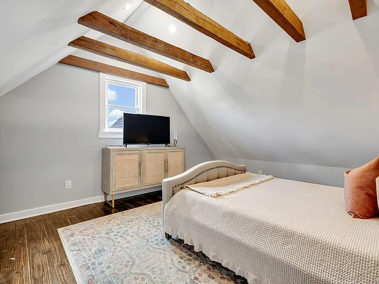 335 Dupont Ave — Photo 36