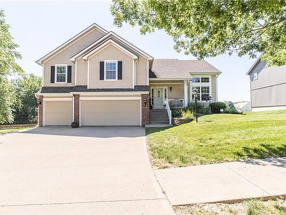 3rd image of 4402 Kensington Dr