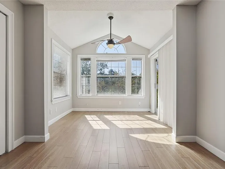 1007 Sandy Lane Dr — Photo 13