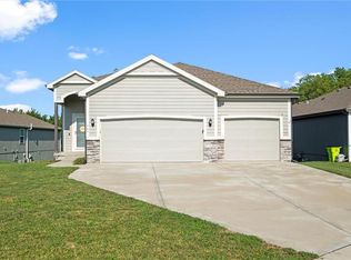 707 Samantha Ln, Belton, MO 64012