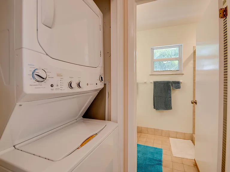 536 Caribbean Dr E — Photo 16