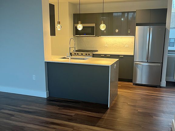 3rd image of 22 E 1st St #Penthouse 4