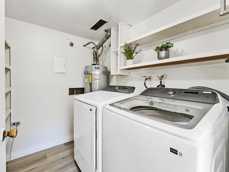 802 1/2 Silver Fir Rd — Photo 9