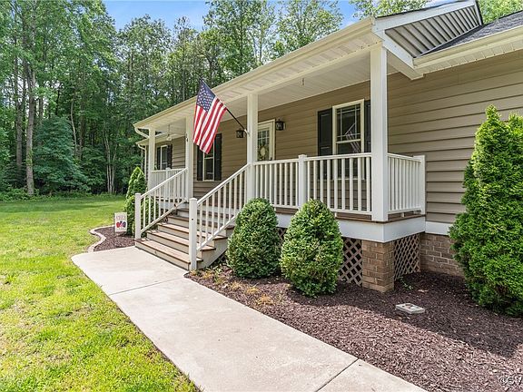 2nd image of 14 Mann Hill Farm Ct