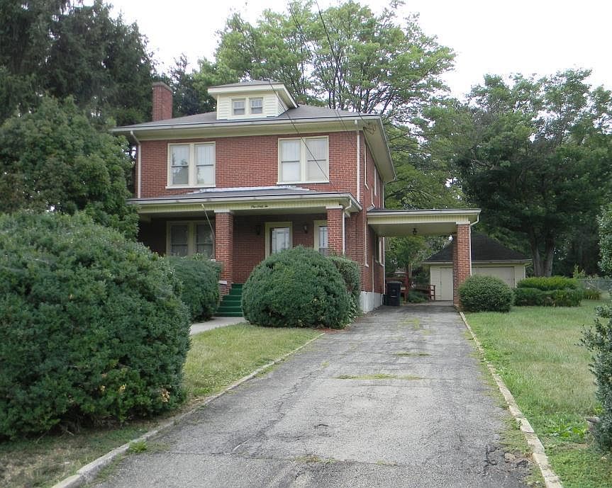 1st image of 162 Wildhurst Ave NE