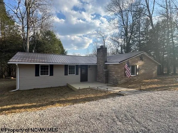 3262 Maryland Line Rd, Bruceton Mills, WV 26525