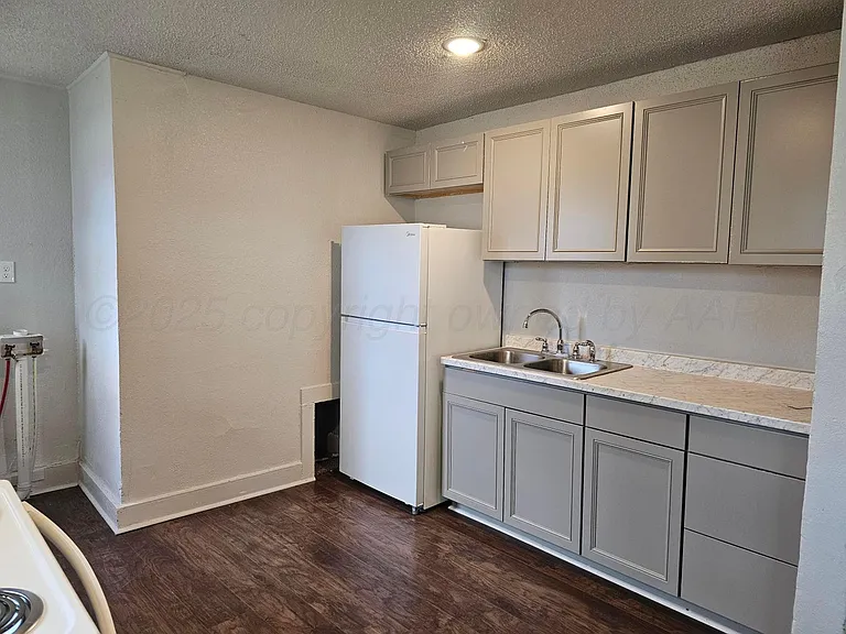 3300 SW 10th Ave — Photo 4