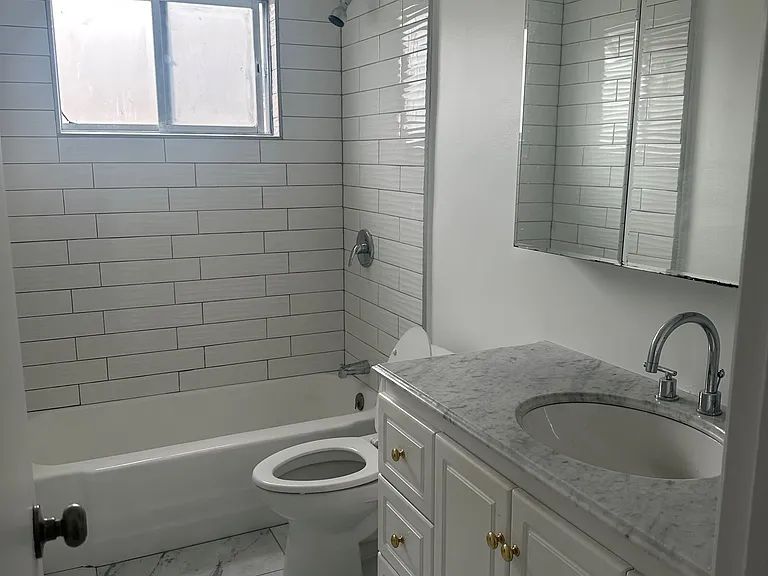 4901 Laurel Canyon Blvd #2-A — Photo 2