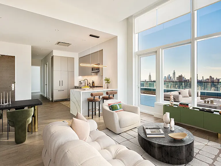 23-15 44th Dr #Penthouse 2D — Photo 4