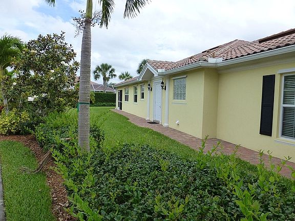 2 Bedroom 2 Bath Capri