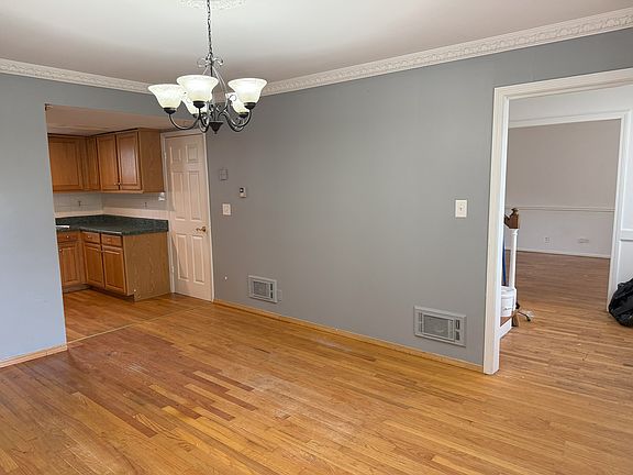 4th image of 2740 Bethesda Ct