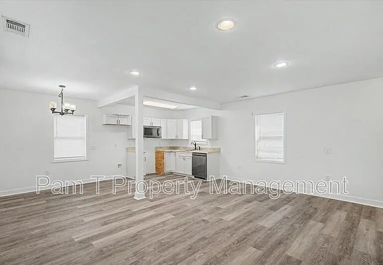 1200 E 37th St — Photo 4
