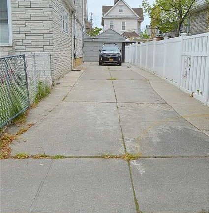 3rd image of 8761 116th St