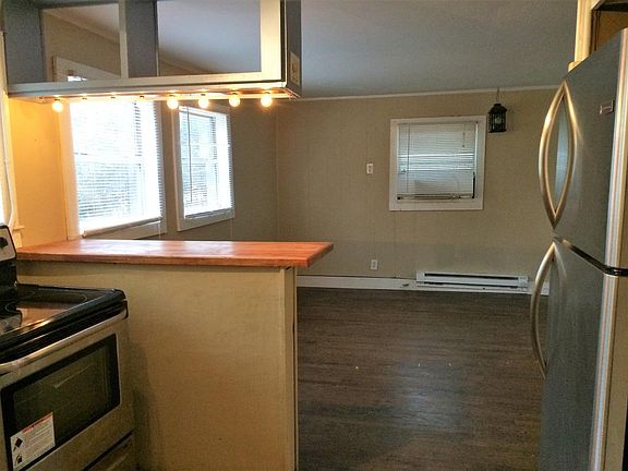 Kitchen Brkft Bar view to L/ D