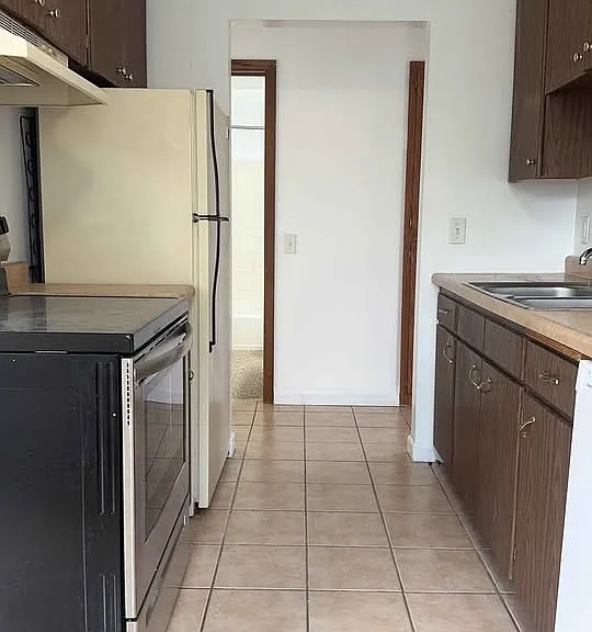1031 Cromwell Ave #101 — Photo 3