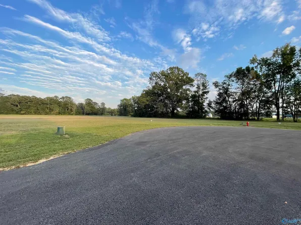 2839 Lake Forest Dr N, Gadsden, AL 35907