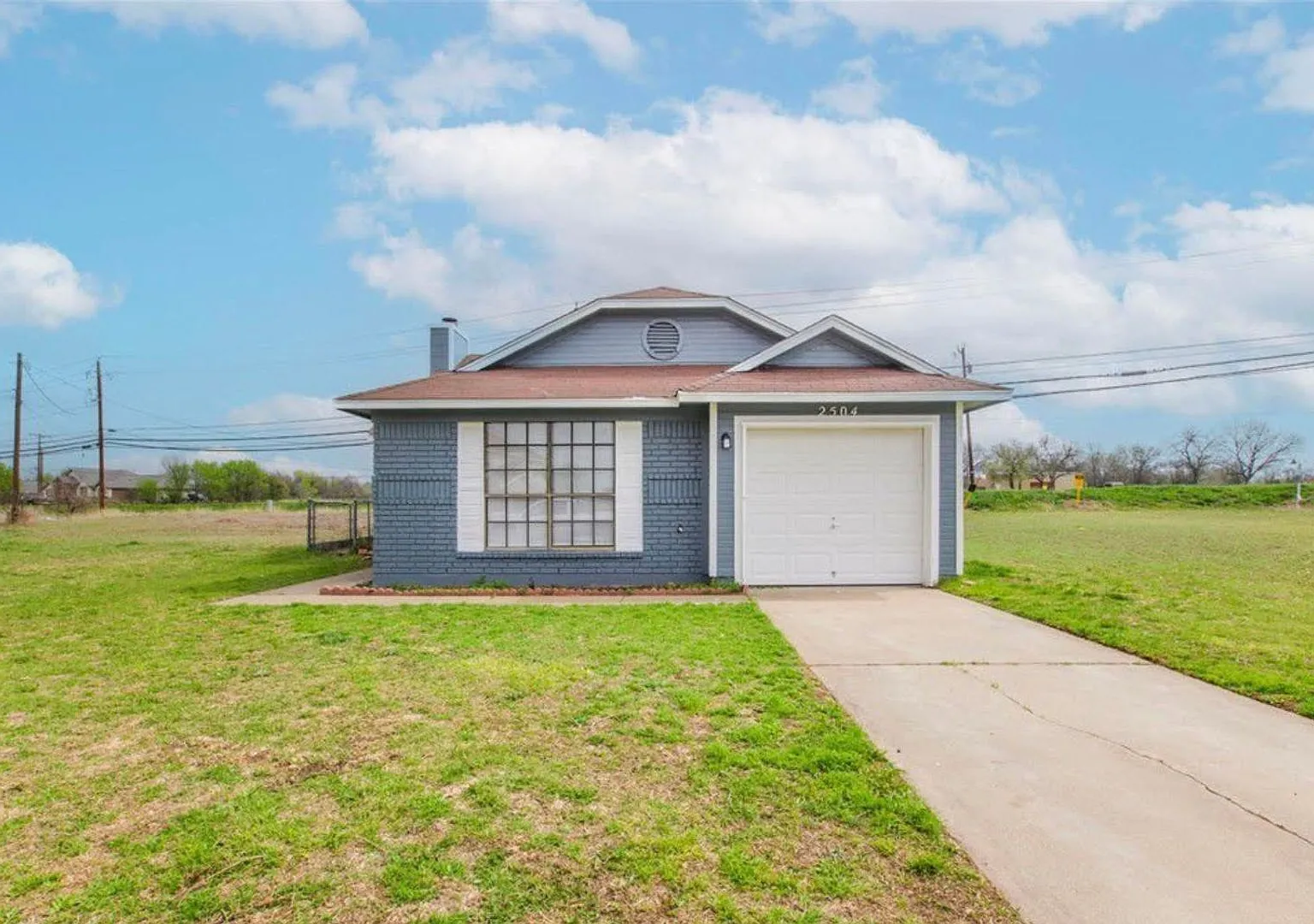 Move In Ready 3 Bedroom Home in Killeen! — Photo 2
