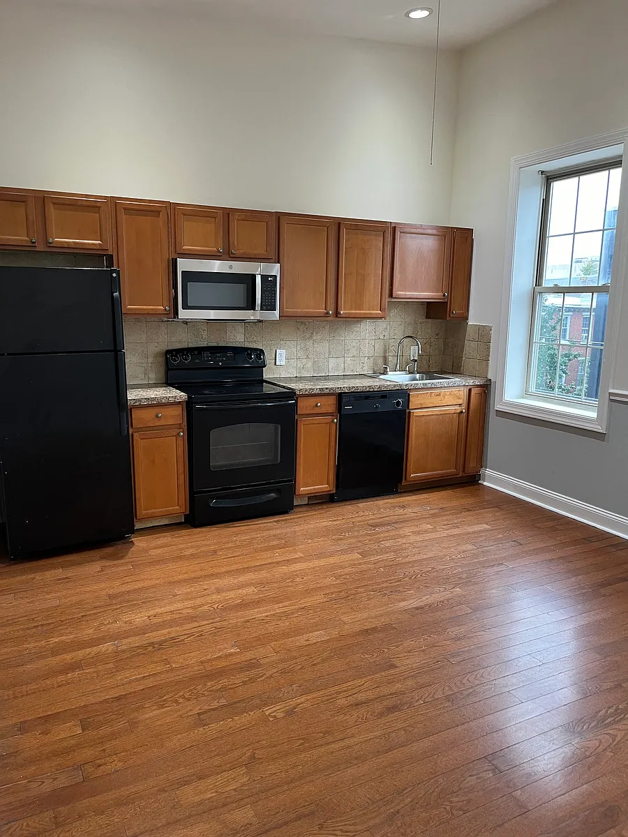 Building Photo - 923 N 15th St #3