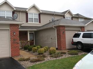 1069 Flagstone Dr, Dyer, IN 46311