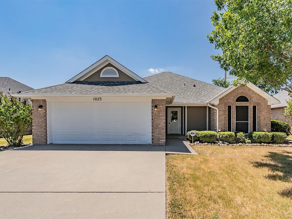 1st image of 1023 Porter Pl
