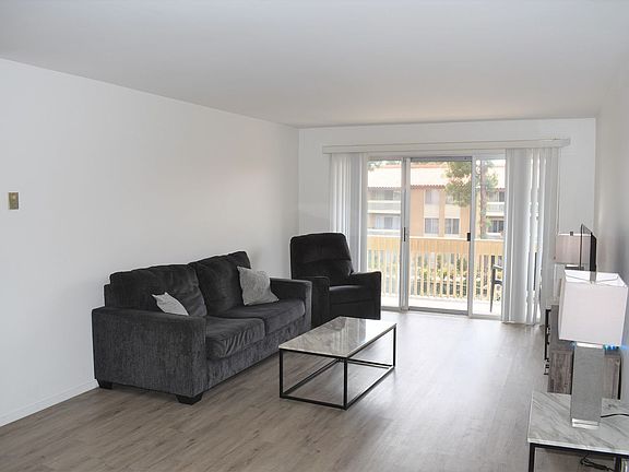 5th image of 1801 Diamond St Unit 205