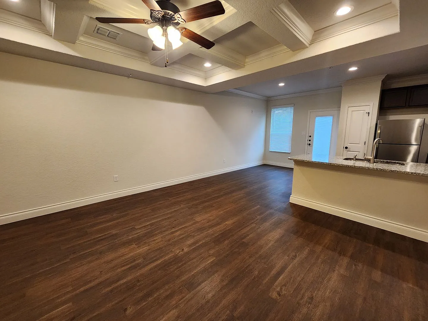 1 Month Free Rent/ 3/2.5/1.5 Fourplex Close To Ih35 For Commuters! Fridge, Washer & Dryer Include... — Photo 3