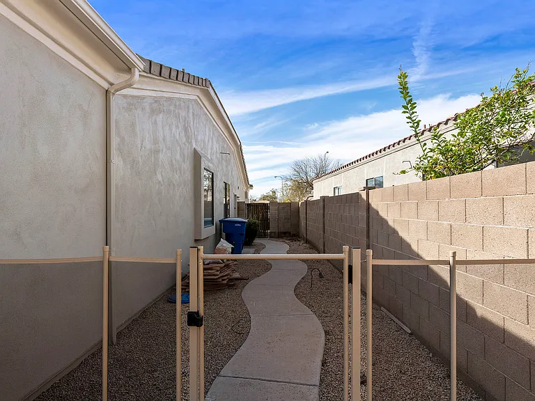 442 W Carob Dr — Photo 7