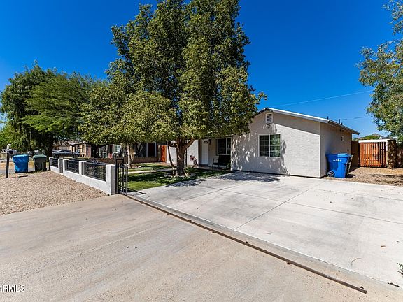 3rd image of 1136 E SUNNYSLOPE Lane