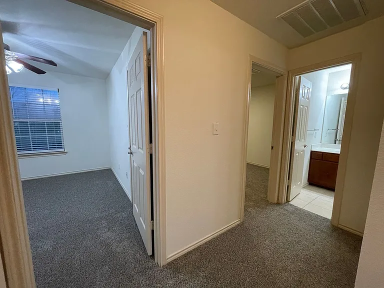 909 Parkplace Rdg — Photo 18