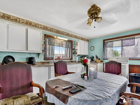 4th image of 11952 McMahon Rd