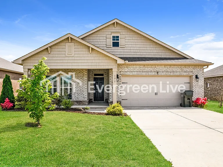 127 Rolling Green Dr — Photo 1