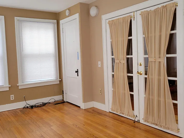 512 College Ave #1 — Photo 9