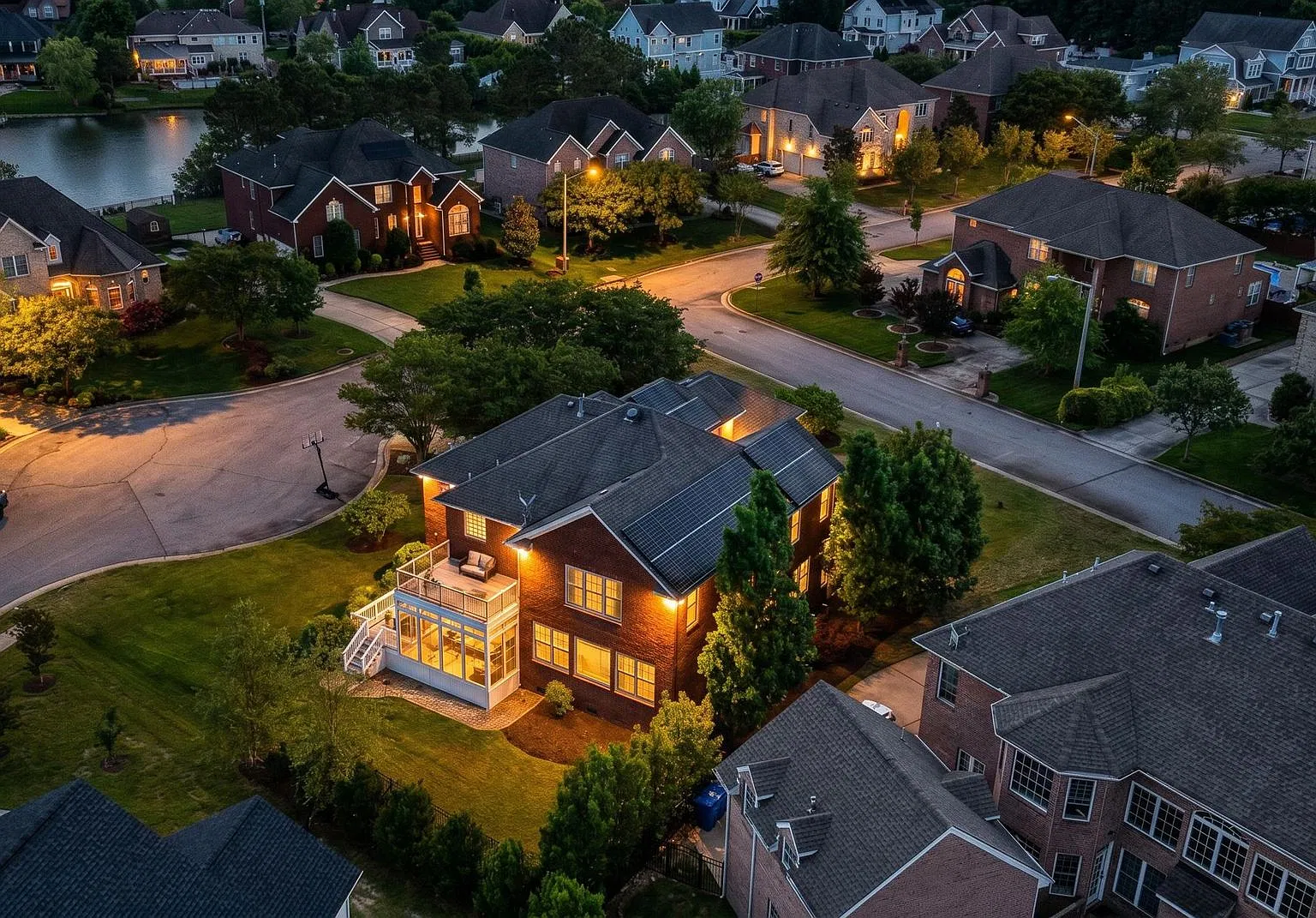 Spacious brick home in Lago mar — Photo 1