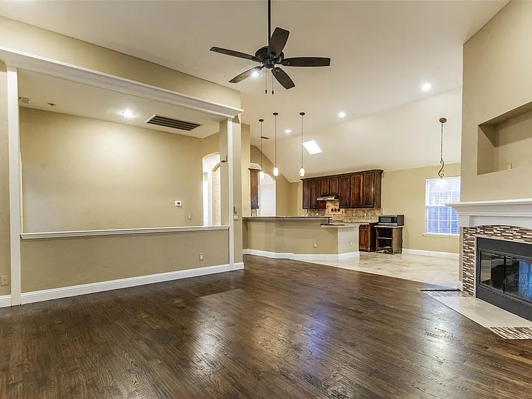 4313 Creekstone Dr — Photo 4