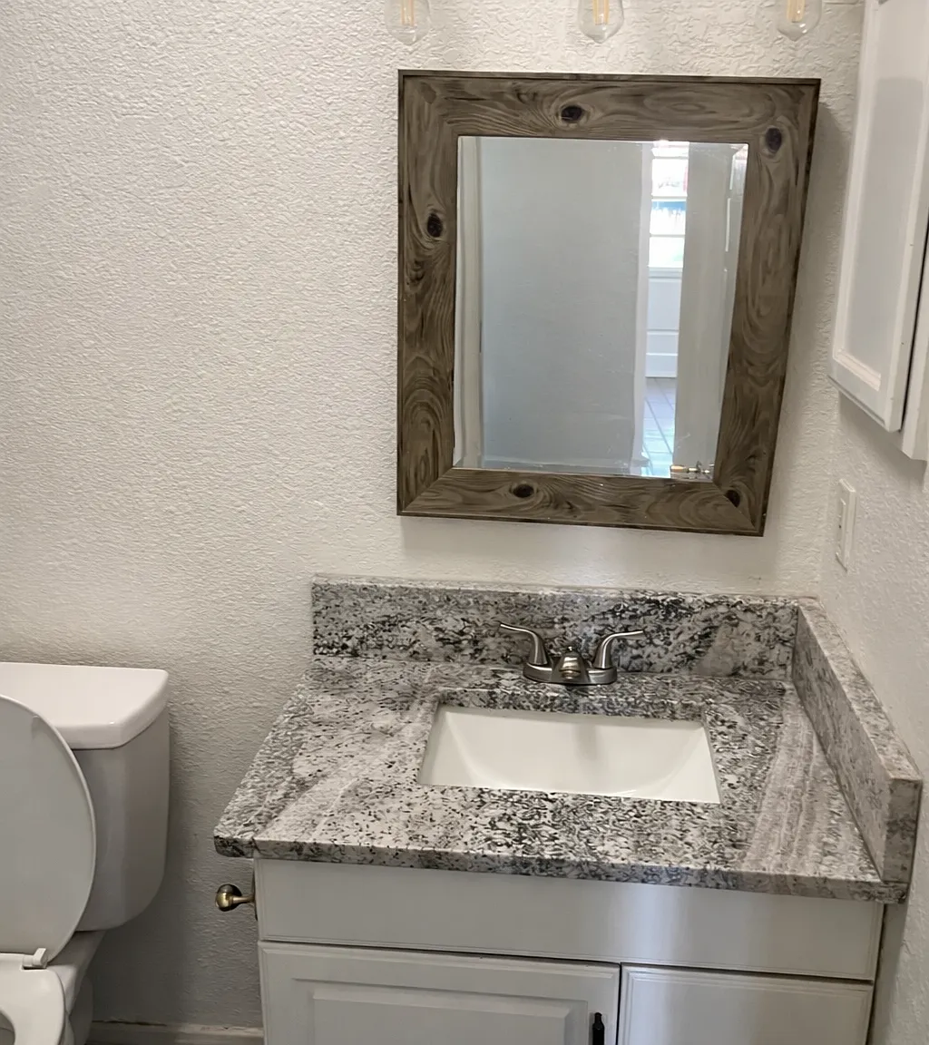 2 bed, 724 sqft, $900 — Photo 3