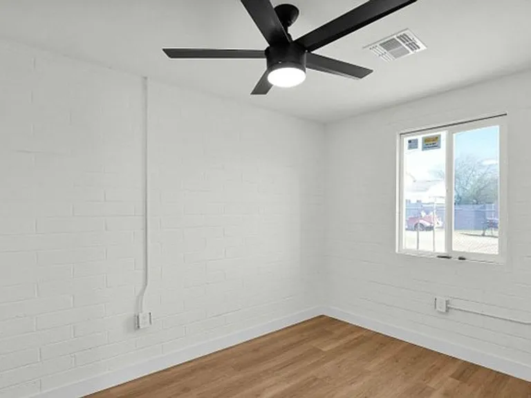 Newly Renovated 2 Bedroom, 1 Bath, with Stainless Appliances! — Photo 43