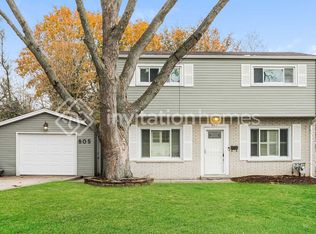 805 Delles Rd, Wheaton, IL 60189