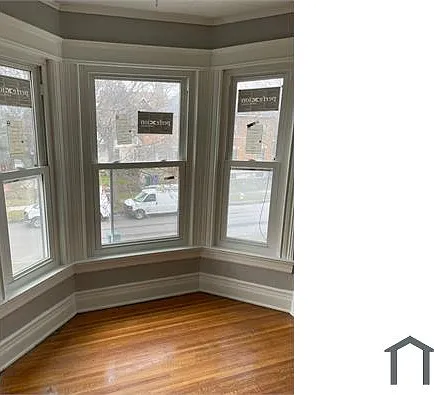 22 Warwick Ave #UPSTAIR — Photo 2