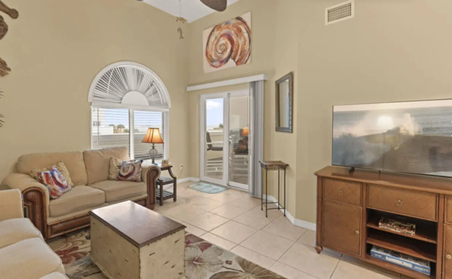 2 bed, 2.0 bath, 12378 sqft, $4,659 — Photo 3