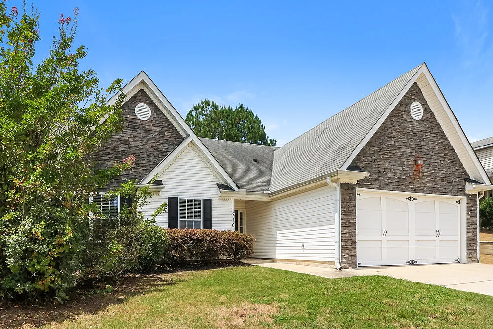 3 bed, 2.0 bath, 1576 sqft, $2,480 — Photo 3