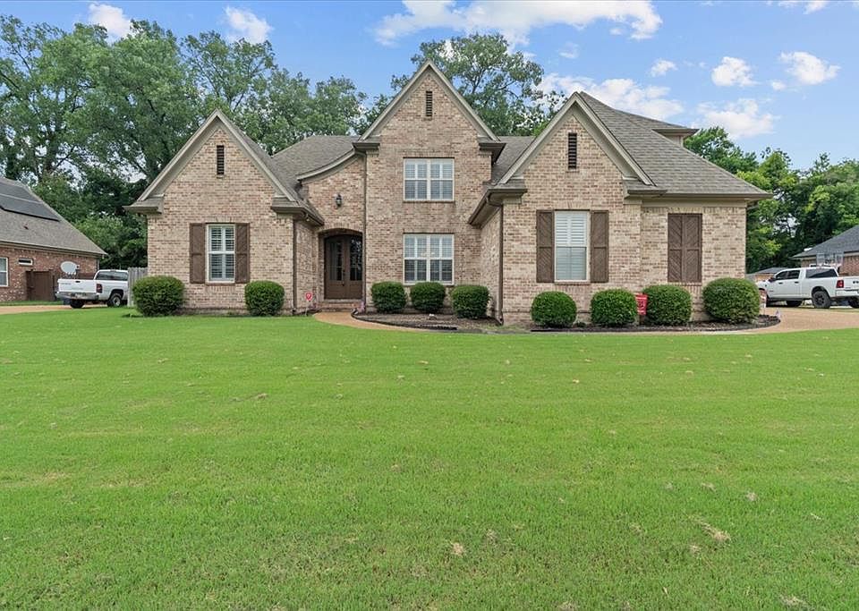 1st image of 670 Riverwest Cir