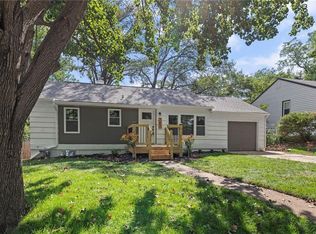 207 W 90th St, Kansas City, MO 64114