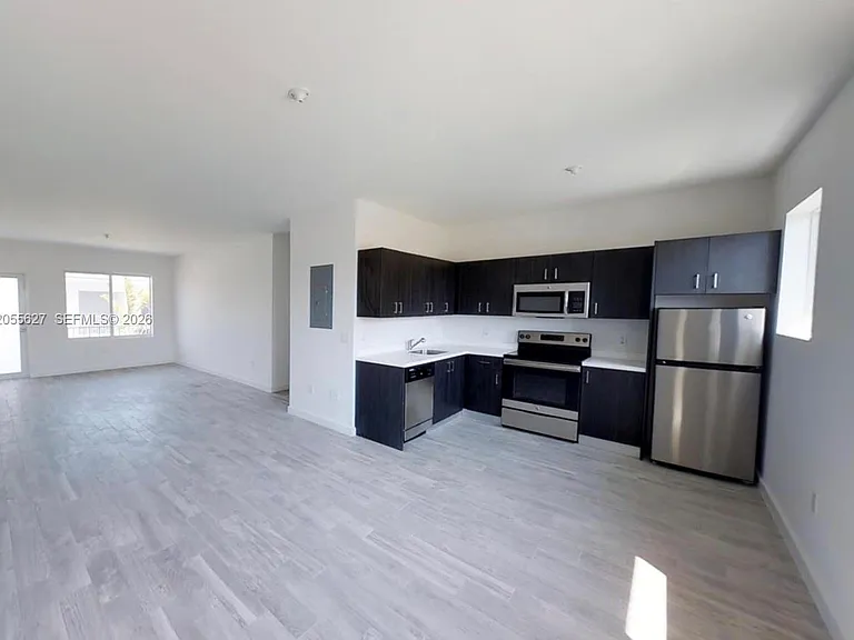321 S Shore Dr #12 — Photo 3