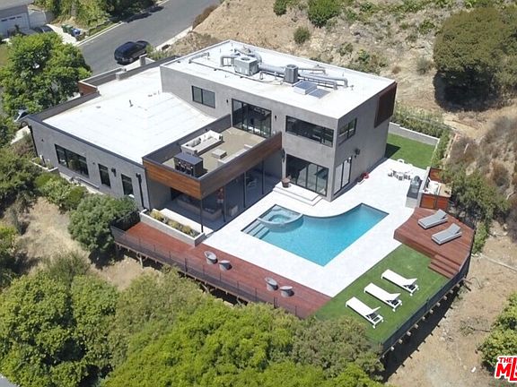 4th image of 8629 Edwin Dr