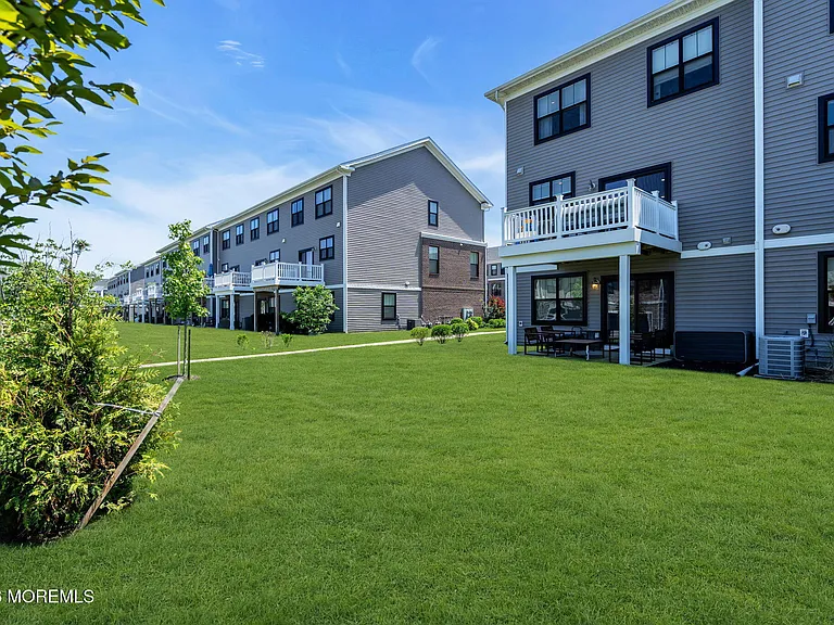 35 Kelly Way — Photo 40