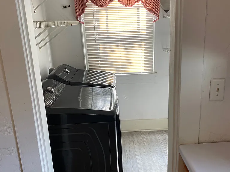 laundry/pantry off kitchen